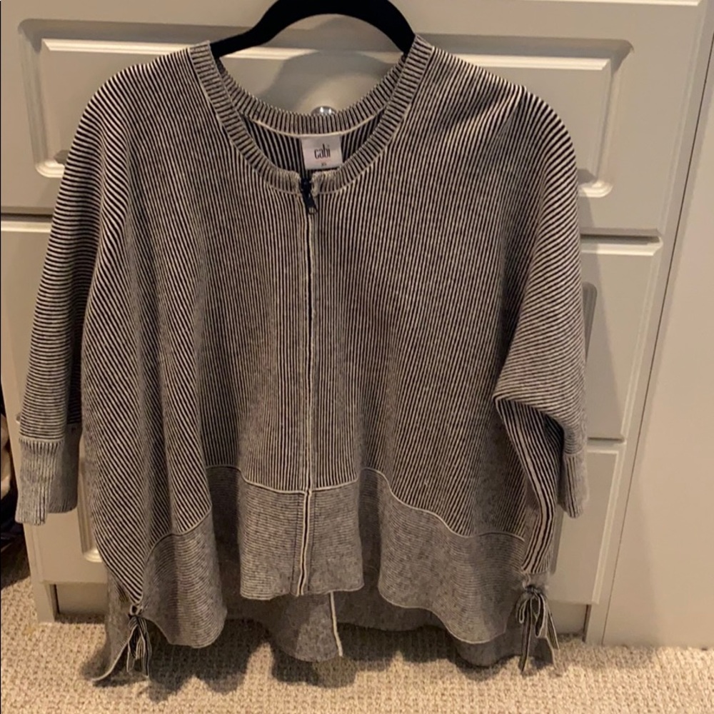 Adorable Cabi cardi